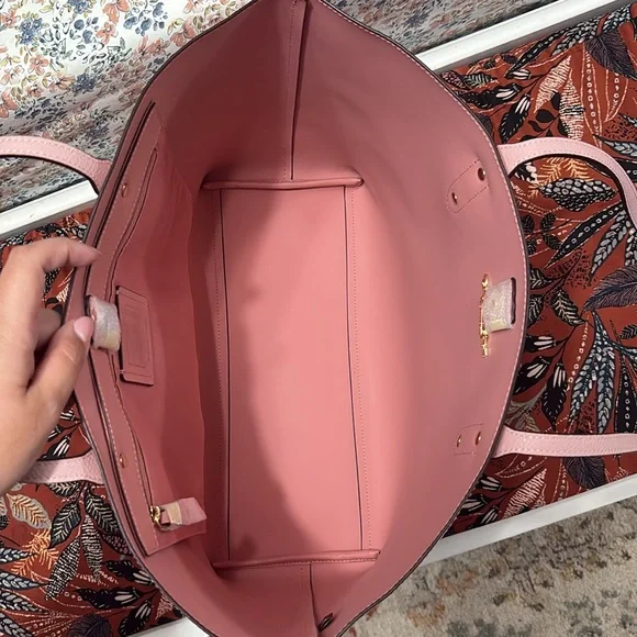 NWT Coach Town Tote Blossom - Picture 5 of 9